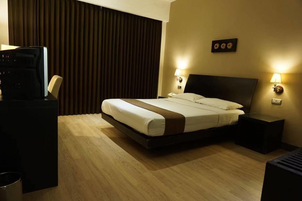 Grand Kecubung Hotel Pangkalan Bun Luaran gambar