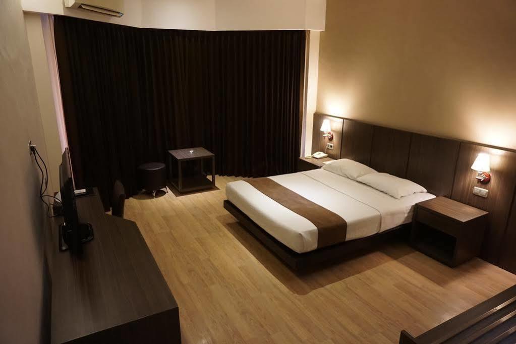 Grand Kecubung Hotel Pangkalan Bun Luaran gambar